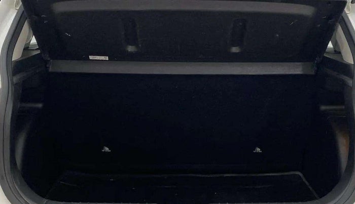 2020 Hyundai VENUE SX 1.4 CRDI, Diesel, Manual, 1,03,676 km, Boot Inside