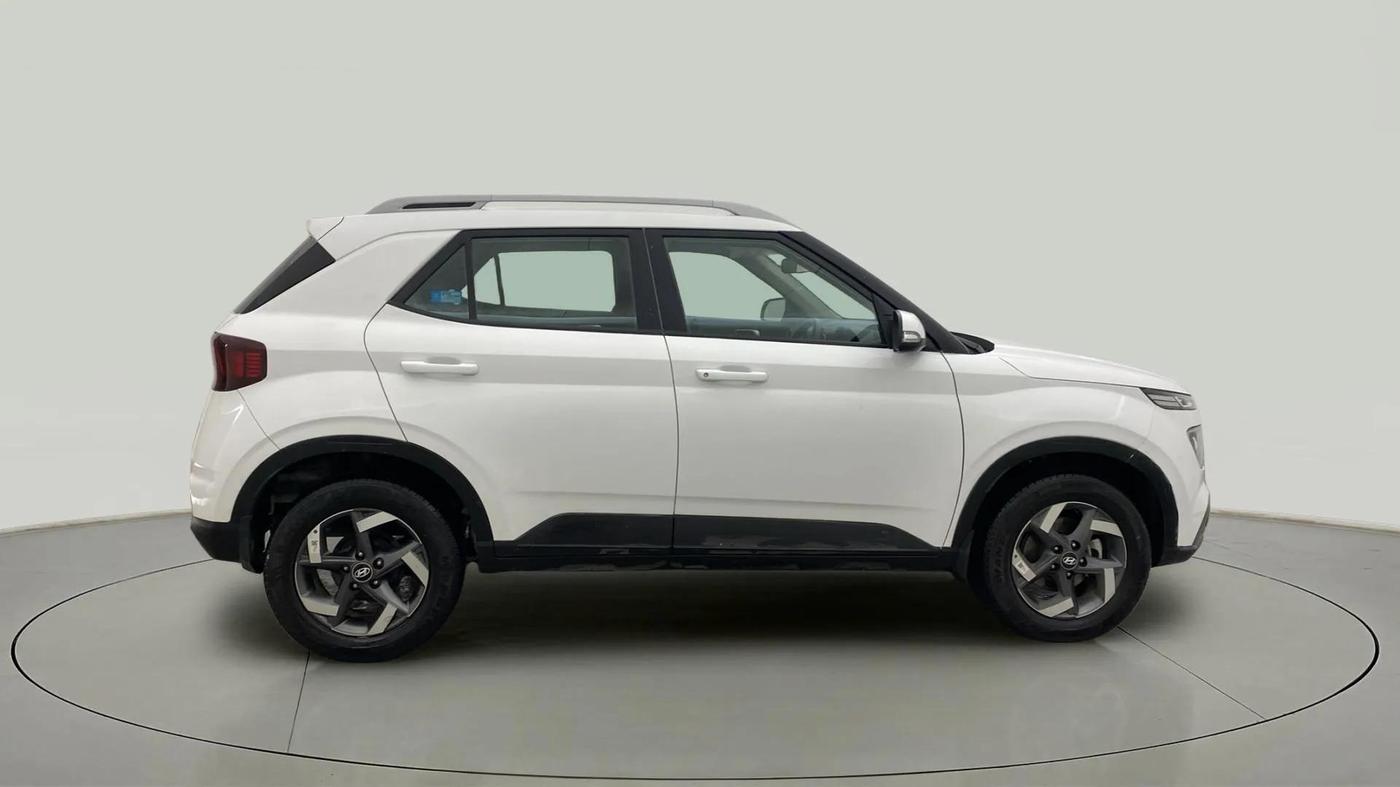 2020 Hyundai VENUE SX 1.5 CRDI, Diesel, Manual, 1,03,762 km, Right Side View