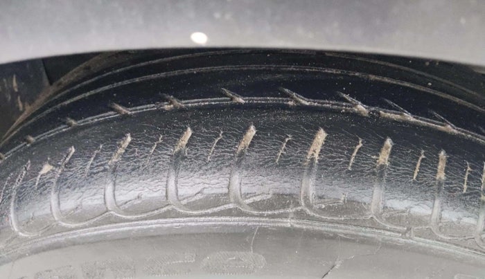 2013 Chevrolet Cruze LTZ, Diesel, Manual, 30,696 km, Right Front Tyre Tread
