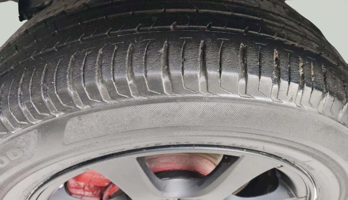 2013 Chevrolet Cruze LTZ, Diesel, Manual, 30,696 km, Left Front Tyre Tread