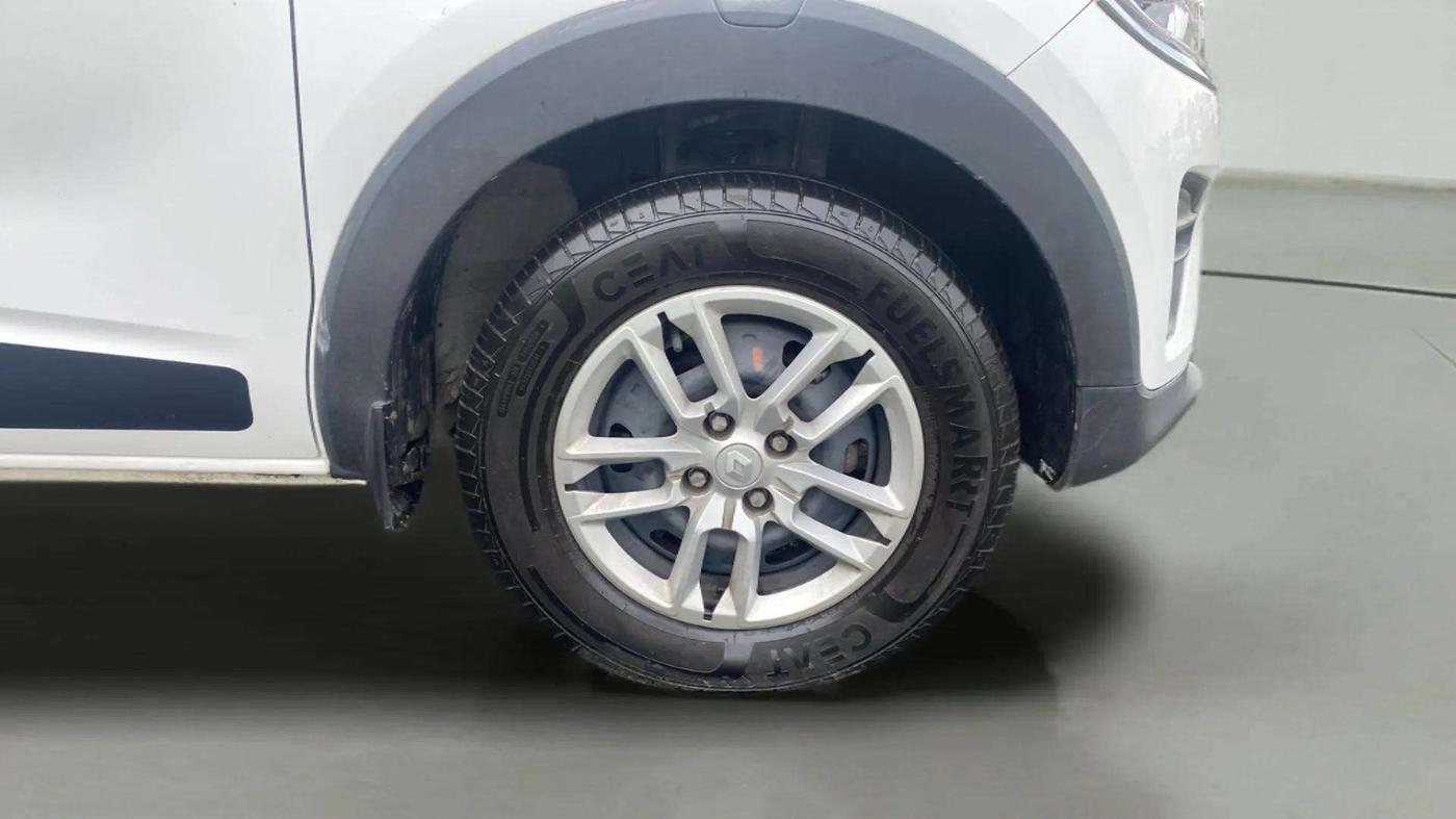 2024 Renault TRIBER RXT, Petrol, Manual, 5,302 km, Right Front Wheel
