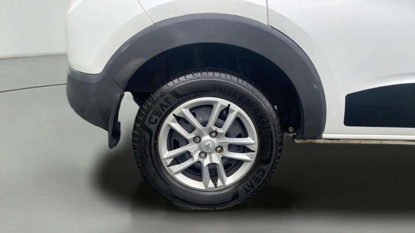 2024 Renault TRIBER RXT, Petrol, Manual, 5,302 km, Right Rear Wheel