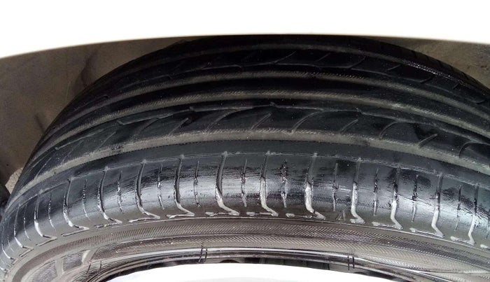 2015 Maruti Wagon R 1.0 VXI, Petrol, Manual, 76,427 km, Right Front Tyre Tread