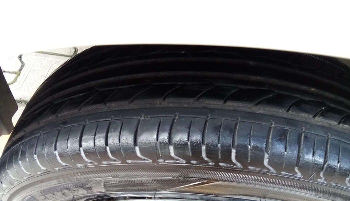 2015 Maruti Wagon R 1.0 VXI, Petrol, Manual, 76,427 km, Left Front Tyre Tread