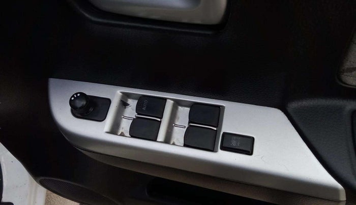 2015 Maruti Wagon R 1.0 VXI, Petrol, Manual, 76,427 km, Driver Side Door Panels Control