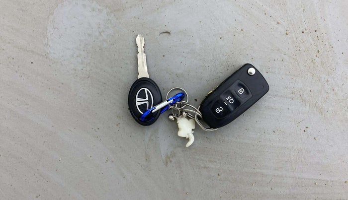 2018 Tata Tiago XZA PETROL, Petrol, Automatic, 75,336 km, Key Close Up