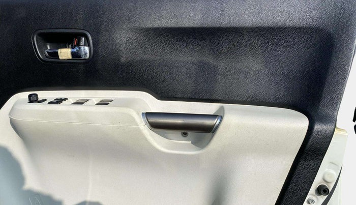 2017 Maruti IGNIS ZETA 1.2 AMT, Petrol, Automatic, 71,481 km, Driver Side Door Panels Control