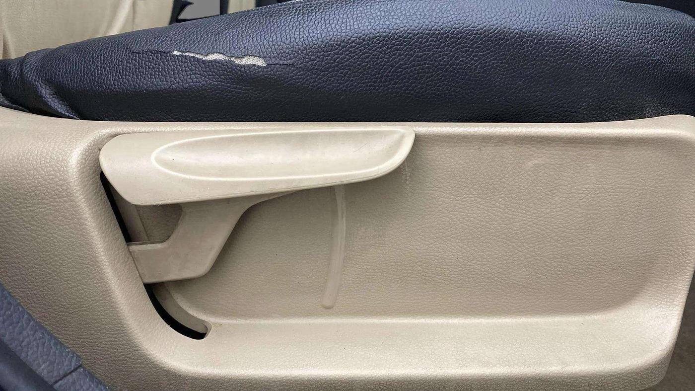 2017 Volkswagen Ameo COMFORTLINE PLUS 1.2L, Petrol, Manual, 74,205 km, Driver Side Adjustment Panel
