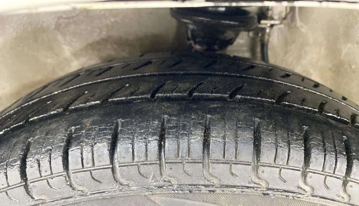 2016 Maruti Alto 800 LXI, Petrol, Manual, 28,814 km, Left Front Tyre Tread