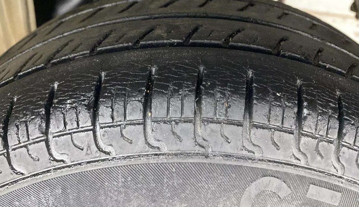 2016 Maruti Alto 800 LXI, Petrol, Manual, 28,814 km, Left Rear Tyre Tread