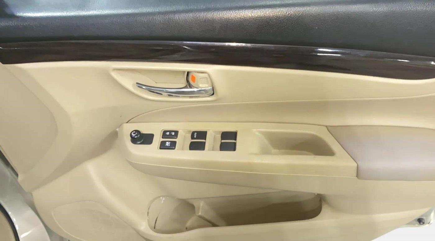 2018 Maruti Ciaz DELTA 1.4 MT PETROL, Petrol, Manual, 97,206 km, Driver Side Door Panels Control