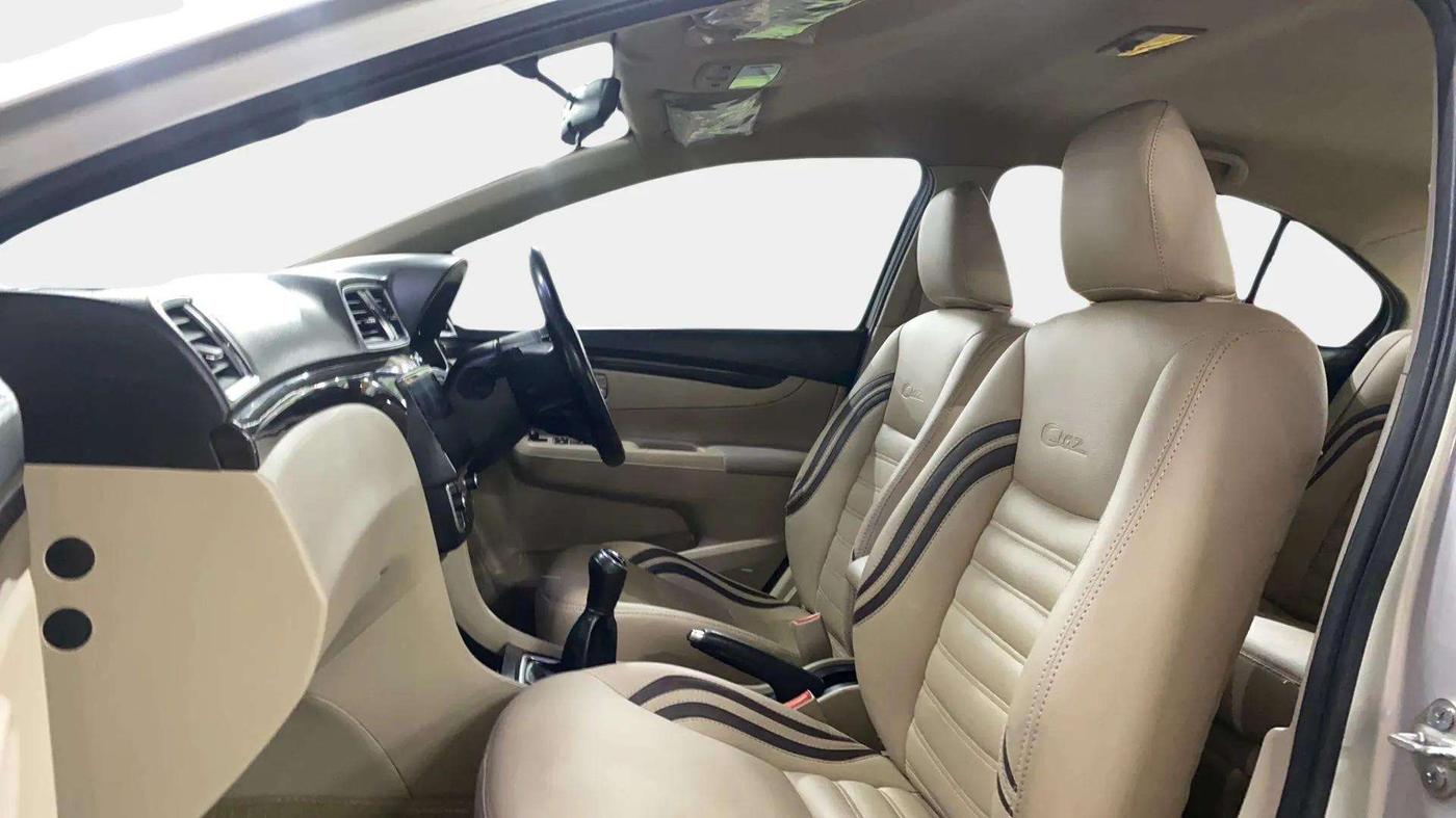 2018 Maruti Ciaz DELTA 1.4 MT PETROL, Petrol, Manual, 97,206 km, Right Side Front Door Cabin