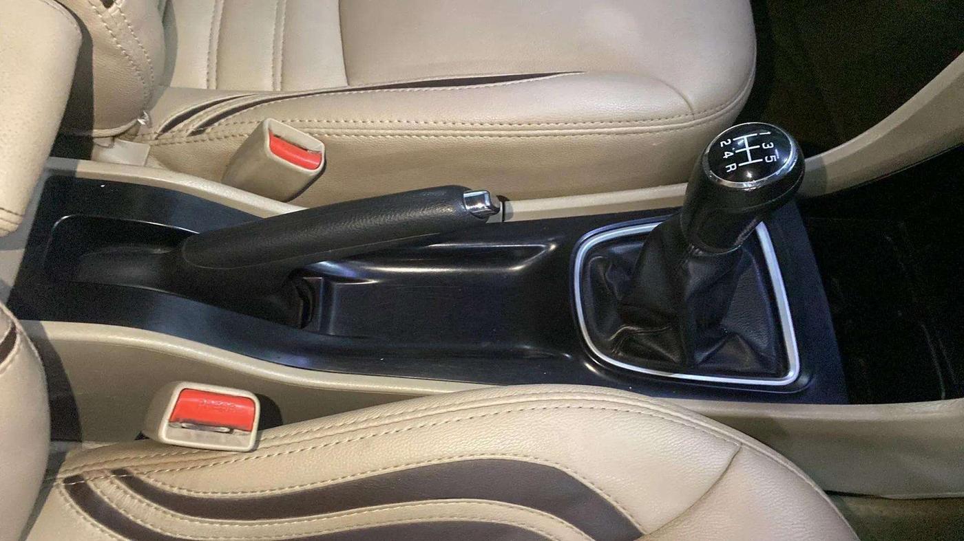 2018 Maruti Ciaz DELTA 1.4 MT PETROL, Petrol, Manual, 97,206 km, Gear Lever