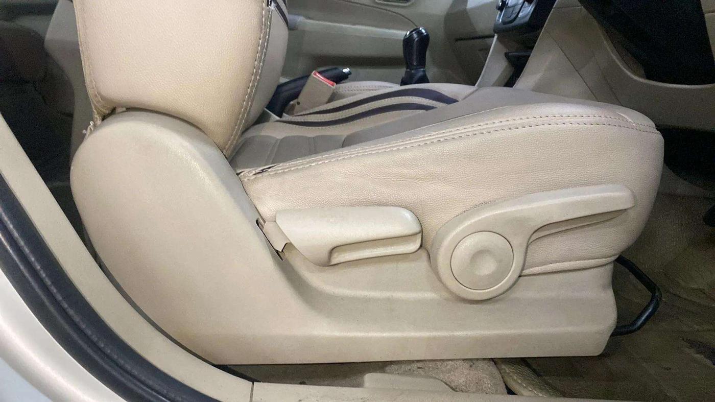 2018 Maruti Ciaz DELTA 1.4 MT PETROL, Petrol, Manual, 97,206 km, Driver Side Adjustment Panel