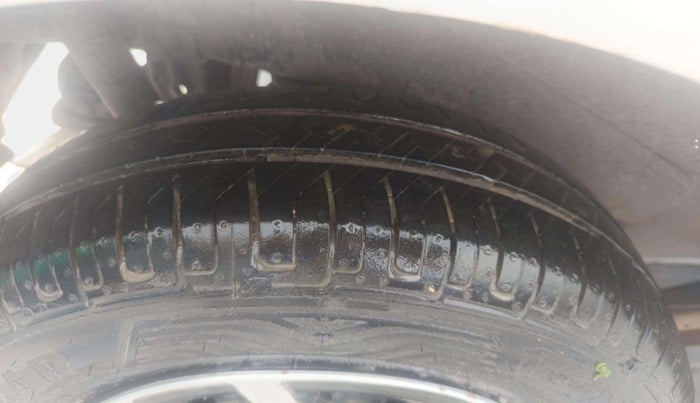 2014 Maruti Wagon R 1.0 LXI, Petrol, Manual, 70,470 km, Right Rear Tyre Tread