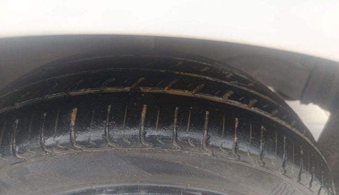 2014 Maruti Wagon R 1.0 LXI, Petrol, Manual, 70,470 km, Right Front Tyre Tread