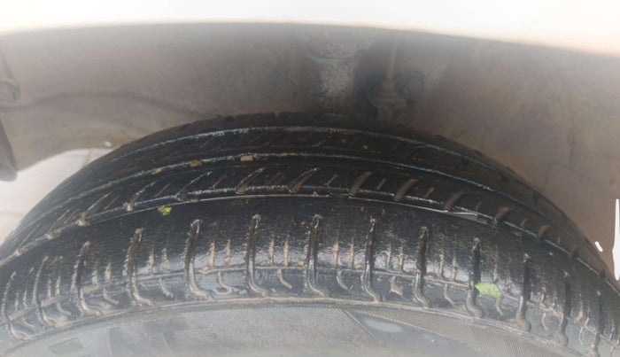 2014 Maruti Wagon R 1.0 LXI, Petrol, Manual, 70,470 km, Left Front Tyre Tread