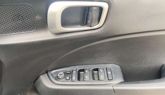2021 Hyundai VENUE S+ 1.2, Petrol, Manual, 13,045 km, Driver Side Door Panels Control