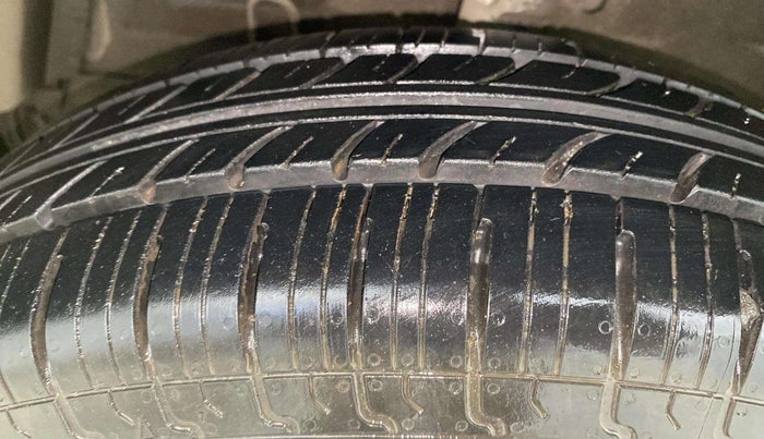 2013 Maruti Swift Dzire VXI, Petrol, Manual, 28,776 km, Left Front Tyre Tread