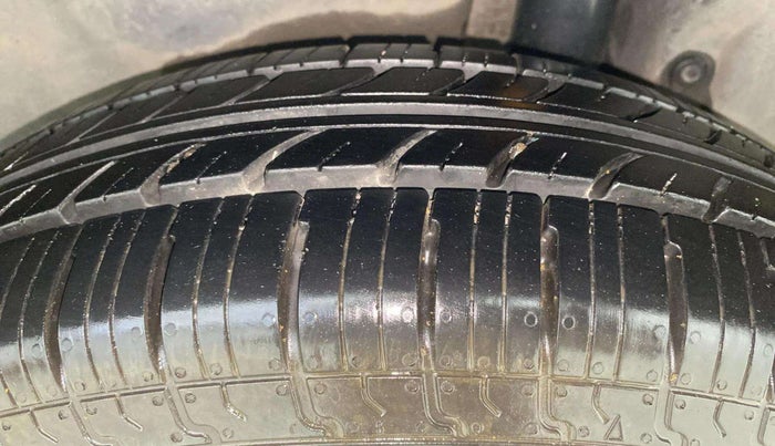 2013 Maruti Swift Dzire VXI, Petrol, Manual, 28,776 km, Left Rear Tyre Tread