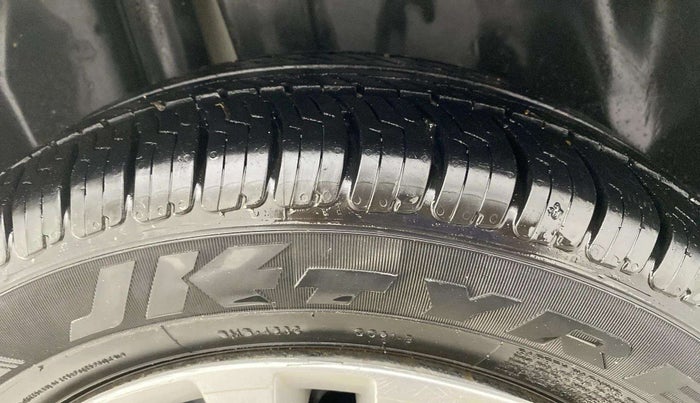 2016 Maruti Ciaz VXI, Petrol, Manual, 56,063 km, Right Rear Tyre Tread