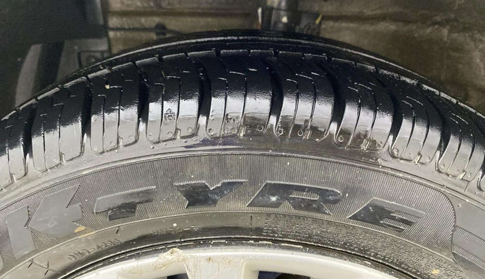 2016 Maruti Ciaz VXI, Petrol, Manual, 56,063 km, Left Front Tyre Tread