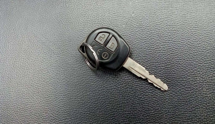 2017 Maruti Dzire VDI, Diesel, Manual, 1,08,728 km, Key Close Up