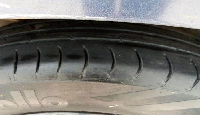 2017 Maruti Dzire VDI, Diesel, Manual, 1,08,728 km, Right Rear Tyre Tread