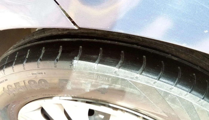 2017 Maruti Dzire VDI, Diesel, Manual, 1,08,728 km, Left Front Tyre Tread