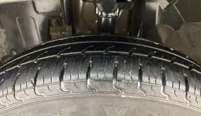 2017 Renault Kwid CLIMBER 1.0 AMT, Petrol, Automatic, 62,728 km, Left Front Tyre Tread