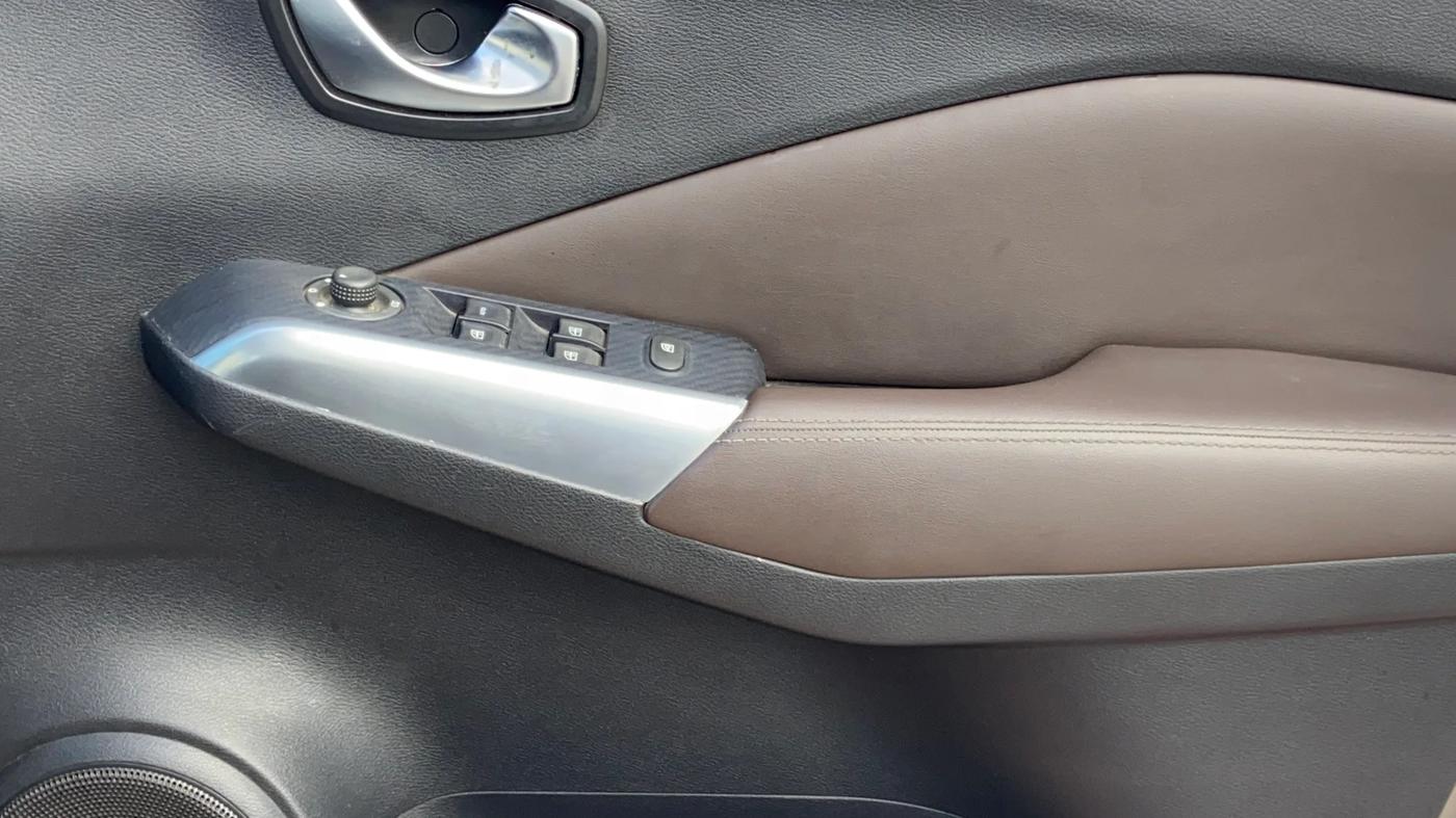 2018 Nissan Kicks XV PREMIUM O DUAL TONE DIESEL, Diesel, Manual, 38,784 km, Driver Side Door Panels Control