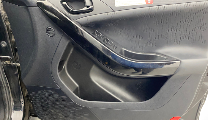 2022 Tata NEXON XZA PLUS (O) PETROL DARK EDITION, Petrol, Automatic, 30,395 km, Driver Side Door Panels Control