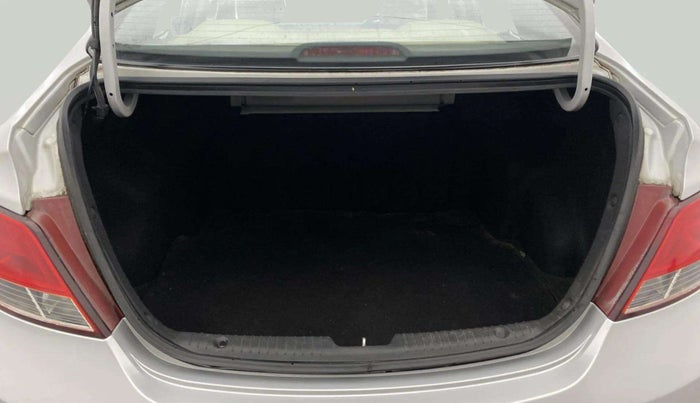 2015 Hyundai Verna FLUIDIC 4S 1.6 VTVT S(O), Petrol, Manual, 27,938 km, Boot Inside