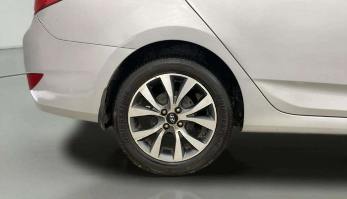 2015 Hyundai Verna FLUIDIC 4S 1.6 VTVT S(O), Petrol, Manual, 27,938 km, Right Rear Wheel