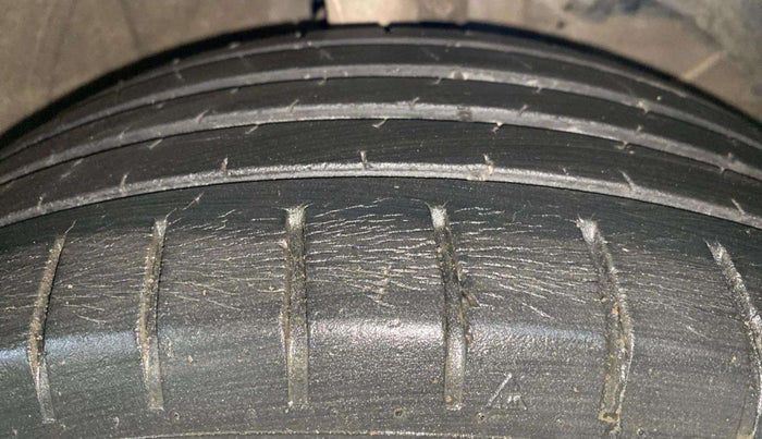 2019 Maruti Baleno ALPHA CVT PETROL 1.2, Petrol, Automatic, 39,973 km, Right Front Tyre Tread