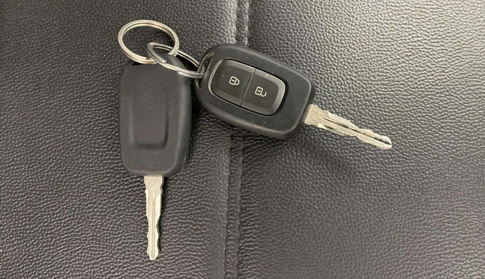 2021 Renault TRIBER RXT, Petrol, Manual, 18,678 km, Key Close Up
