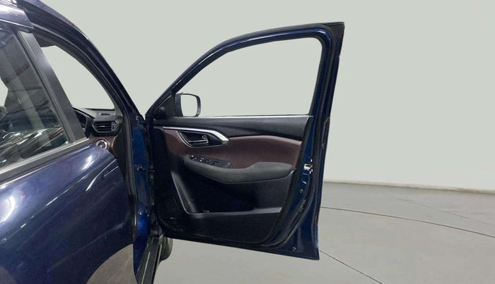 2023 Maruti Grand Vitara SIGMA SMART HYBRID, Petrol, Manual, 17,484 km, RHS Front Door