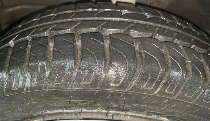 2013 Maruti Wagon R 1.0 VXI, Petrol, Manual, 21,287 km, Left Front Tyre Tread