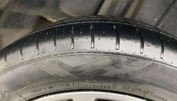 2017 Maruti Ciaz ALPHA 1.4 PETROL, Petrol, Manual, 75,643 km, Right Rear Tyre Tread