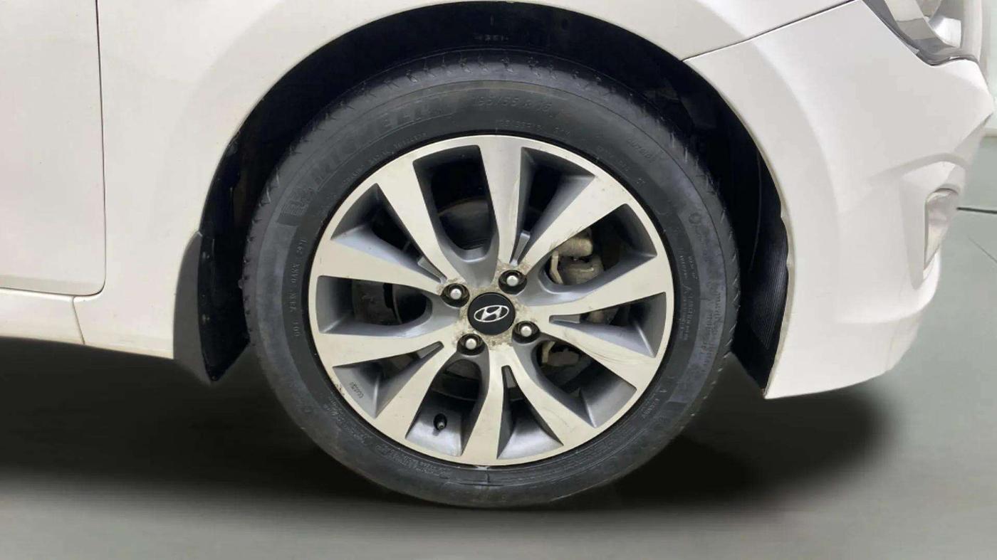 2015 Hyundai Verna FLUIDIC 1.6 CRDI S(O) 4S, Diesel, Manual, 76,187 km, Right Front Wheel