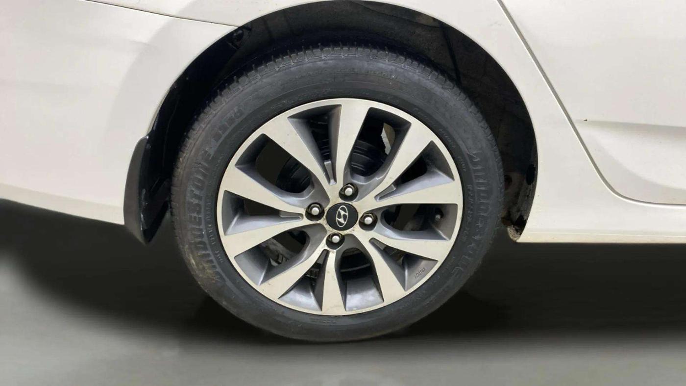 2015 Hyundai Verna FLUIDIC 1.6 CRDI S(O) 4S, Diesel, Manual, 76,187 km, Right Rear Wheel