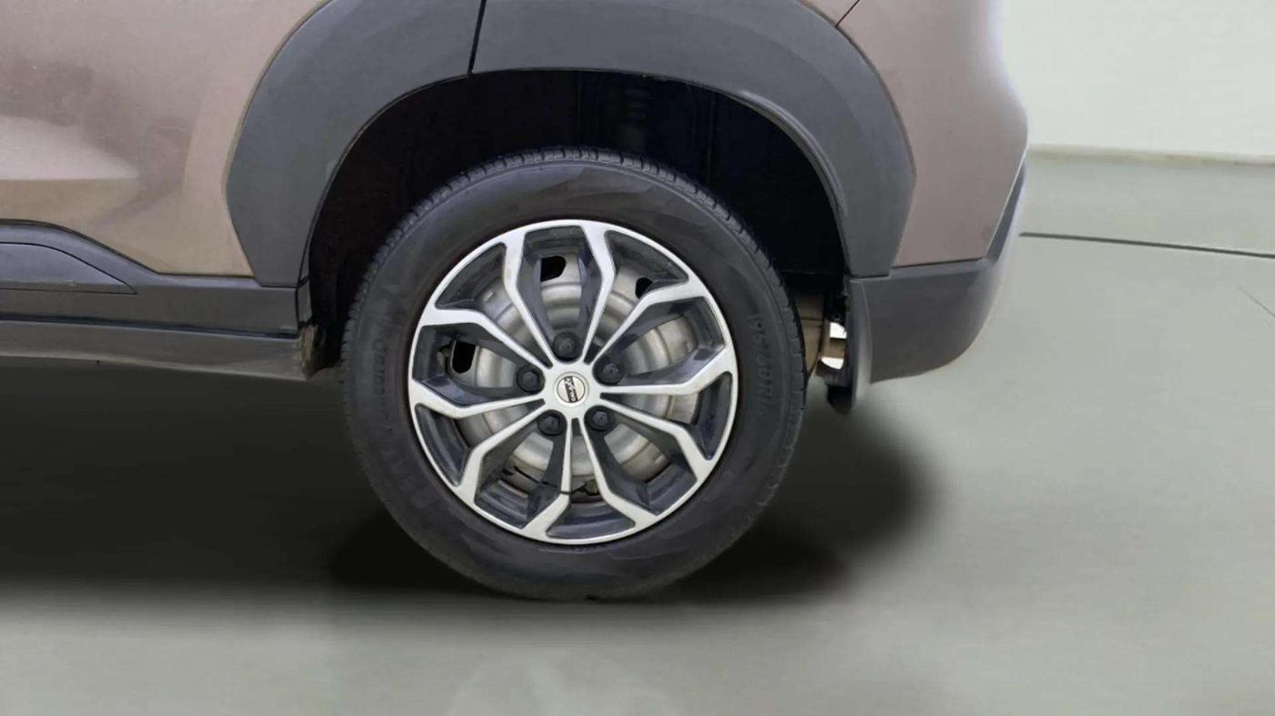 2022 Nissan MAGNITE XE, Petrol, Manual, 13,520 km, Left Rear Wheel
