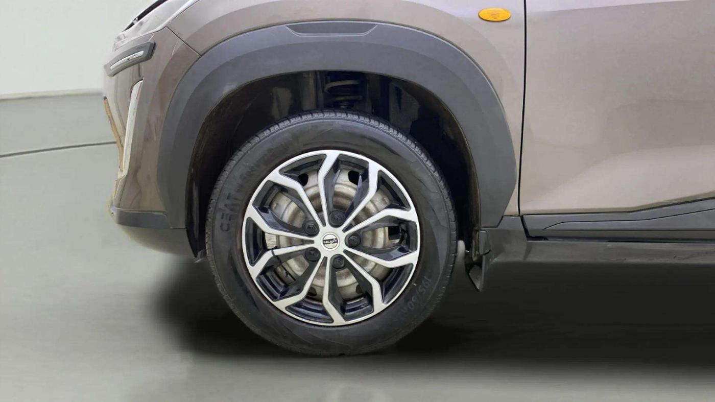 2022 Nissan MAGNITE XE, Petrol, Manual, 13,520 km, Left Front Wheel