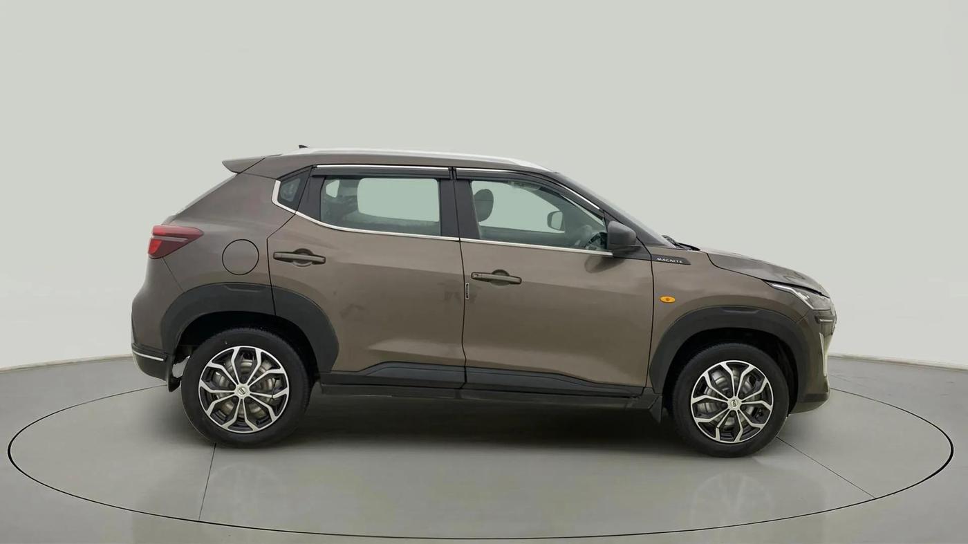 2022 Nissan MAGNITE XE, Petrol, Manual, 13,520 km, Right Side View