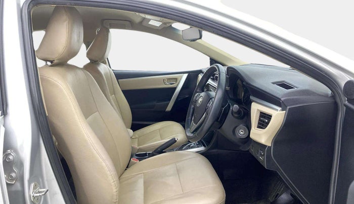 2016 Toyota Corolla Altis G CVT PETROL, Petrol, Automatic, 55,590 km, Right Side Front Door Cabin