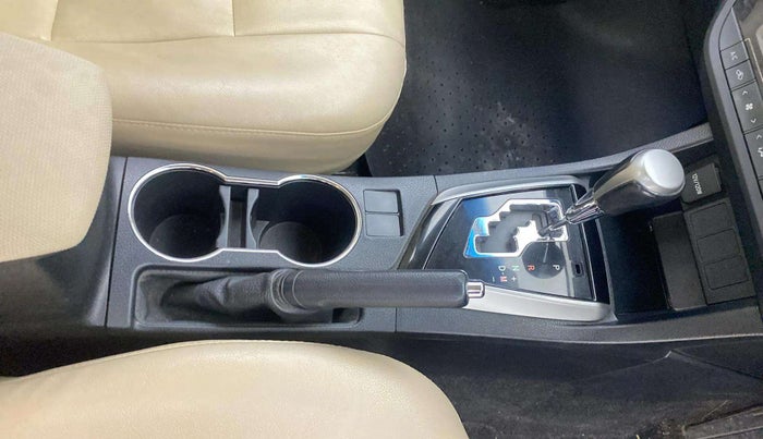 2016 Toyota Corolla Altis G CVT PETROL, Petrol, Automatic, 55,590 km, Gear Lever