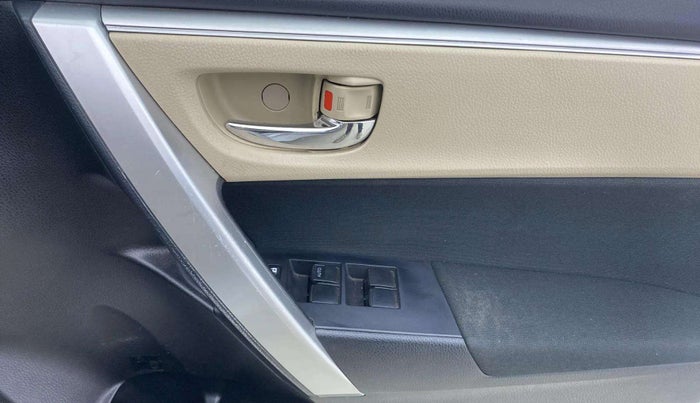 2016 Toyota Corolla Altis G CVT PETROL, Petrol, Automatic, 55,590 km, Driver Side Door Panels Control