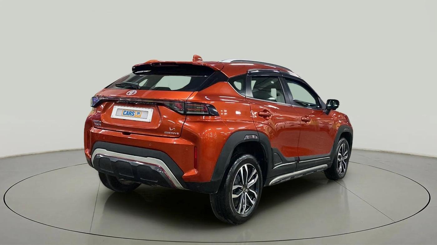 2024 Toyota Urban Cruiser Taisor V 1.0 Petrol AT, Petrol, Automatic, 13,802 km, Right Back Diagonal