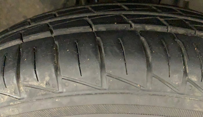 2022 Maruti Alto LXI O, Petrol, Manual, 9,442 km, Left Front Tyre Tread