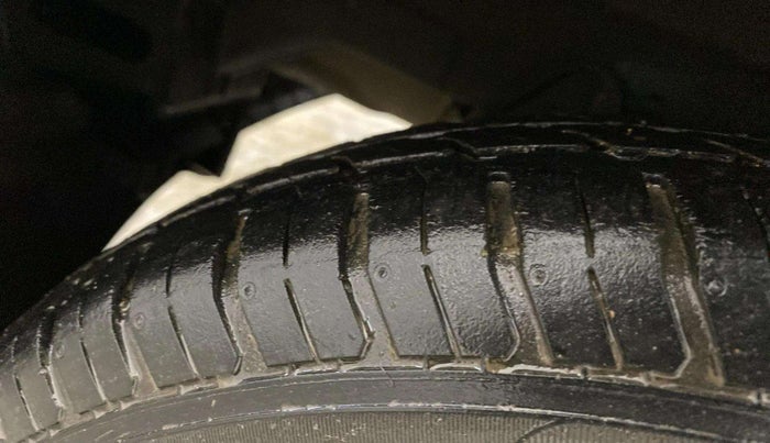 2012 Hyundai Eon ERA +, Petrol, Manual, 78,211 km, Right Rear Tyre Tread